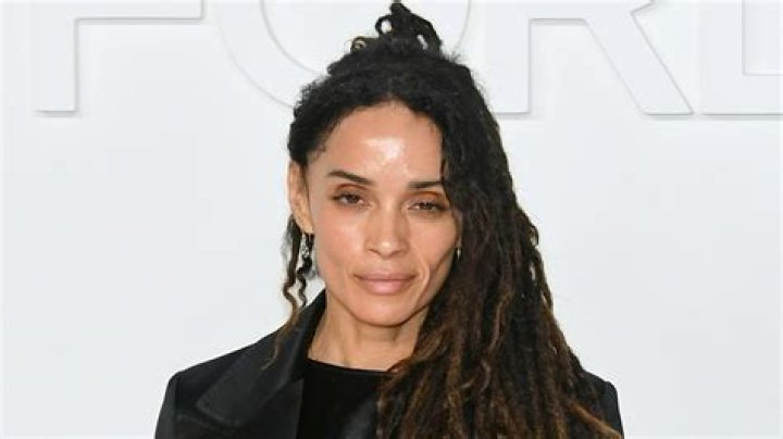 Captivating Moments: A Close-Up On Lisa Bonet