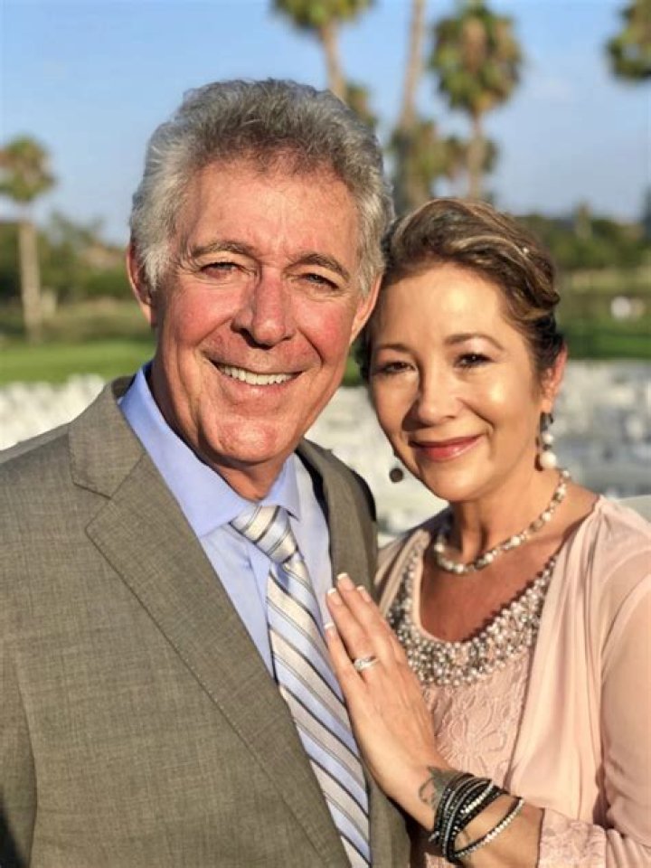 Exploring The Relationship Between Barry Williams And Elizabeth Kennedy