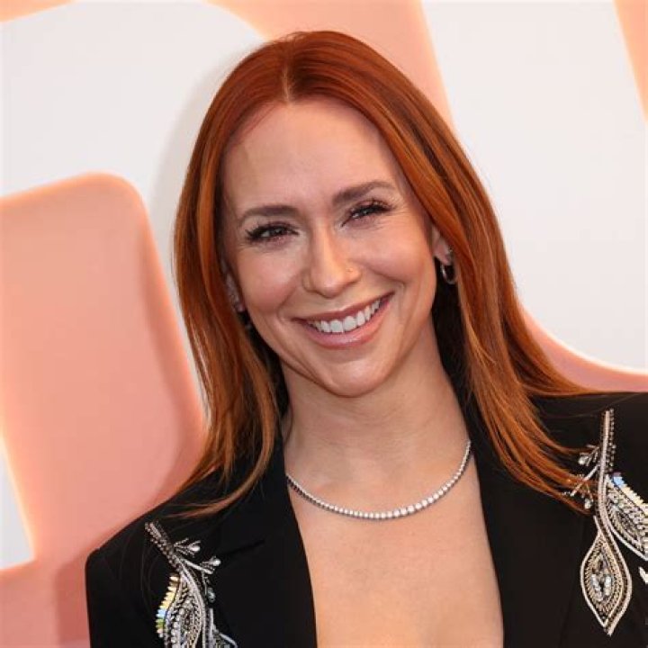 Jennifer Love Hewitt In 911: A Star's Dazzling Role