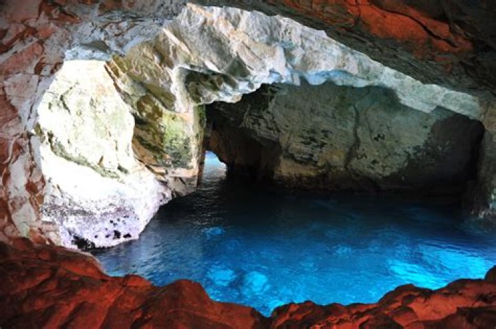 Pools With Caves And Waterfalls: Nature's Hidden Gems