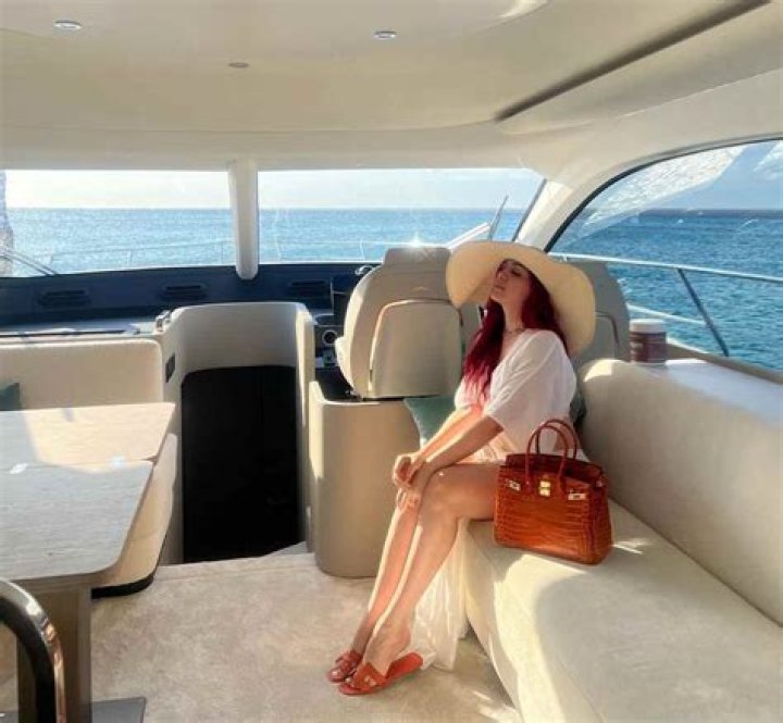 Ultimate Guide To Karen Yapoort: From Modeling To Business Success