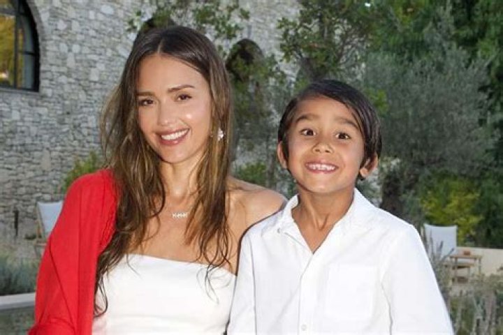 Unveiling The Family Ties: Does Jessica Alba Have A Sister?