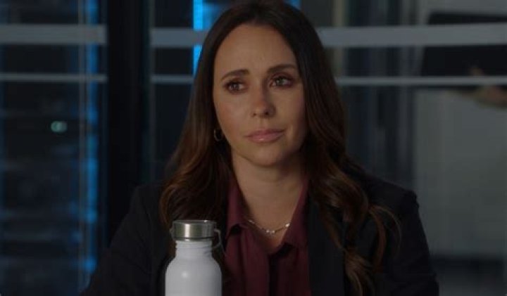 Unveiling The Truth: Is Jennifer Love Hewitt On 911 Really Pregnant?